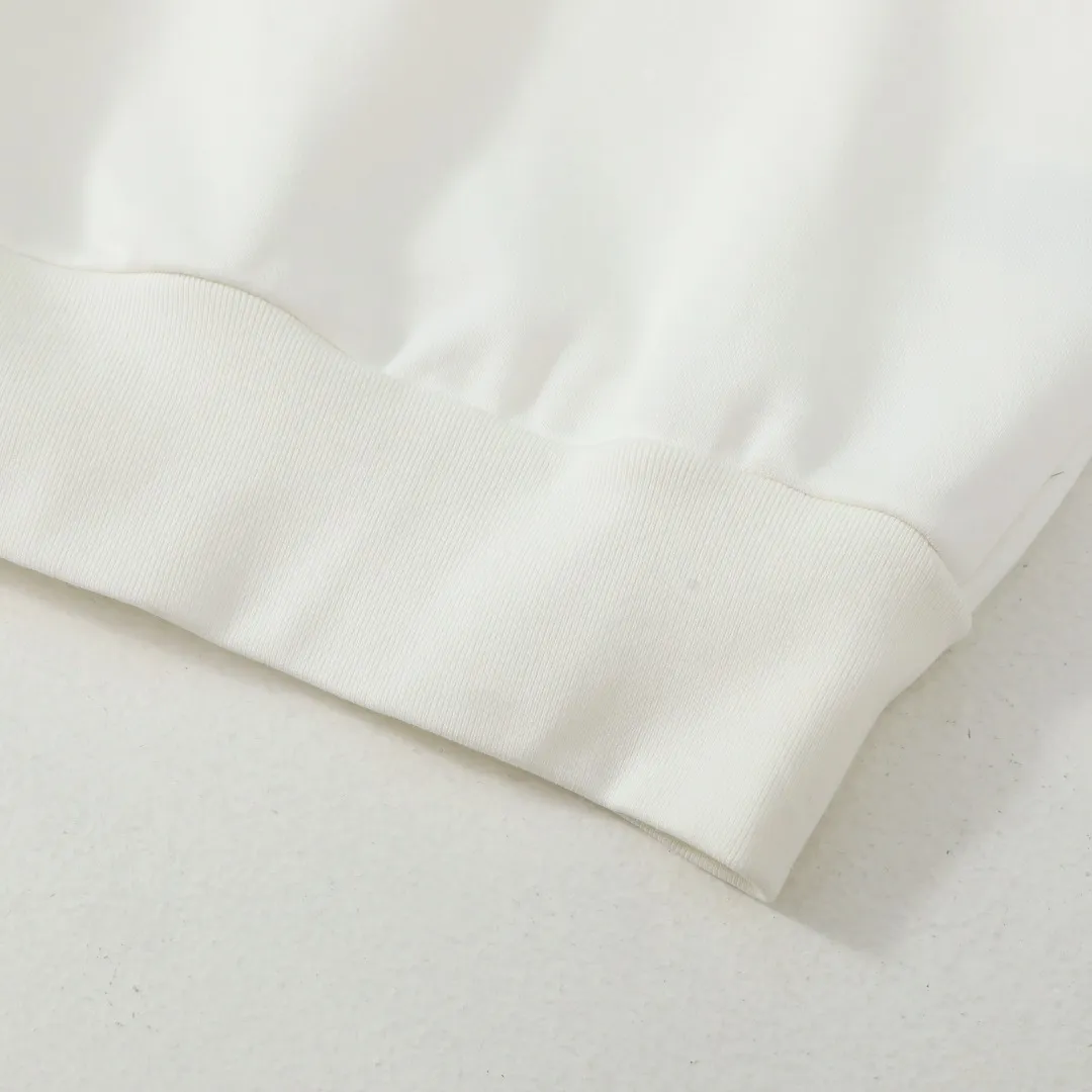 P260 #R99 Ralph Lauren pony logo eight-color half-zip lapel sweatshirt. Wear three times in one suit, easy to switch styles: Fully stand-up collar mode: crisp lapel three-dimensional windproof, taking into account warmth and cool lines, full of coolness ▫️Half-open lazy mode: slightly exposed collarbone, relaxed and comfortable | Pair with a shirt or high collar to show the intellectual atmosphere ▫️Full-open V-neck mode: Visually extends the neck-shoulder ratio | Stacking is more layered, hiding the flesh and making it look slimmer, making it easy to wear with a sense of luxury. Genderless design, shared wardrobe concept: White is gentle and elegant | Black is cool and slimming | Both colors can be used to create a couple CP look. 8 colors are available in the full line | From classic to soft | Meet all daily and occasion dressing needs Quality is reflected in the details: Micro-label logo embroidery | Loose but not procrastinating tailoring | High-grade fabrics ensure a comfortable fit. Easily manage various scenarios such as workplace commuting, weekend leisure, and date travel, effortless chic is the definition of effortless chic.  Color: Black White Navy Mint Green Khaki Pink Yellow Army Green Size: S M L